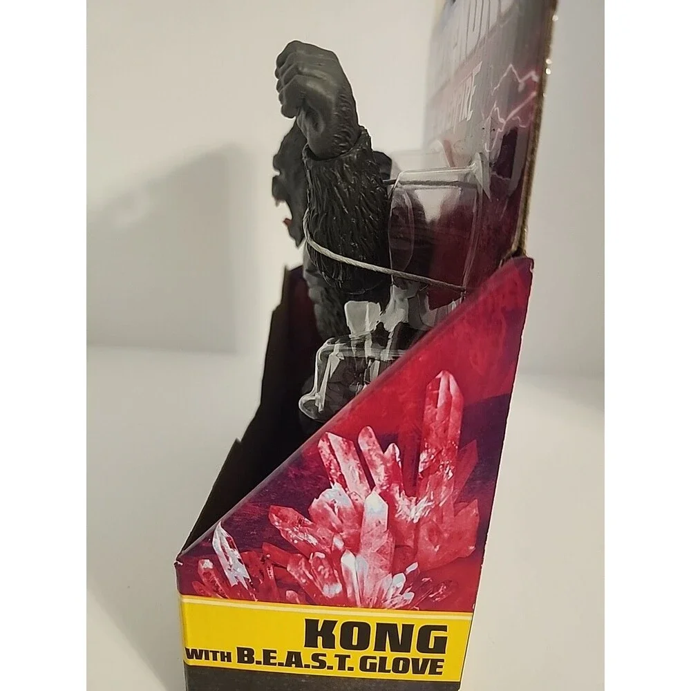 Playmates Godzilla x Kong The New Empire Kong with B.E.A.S.T glove 6